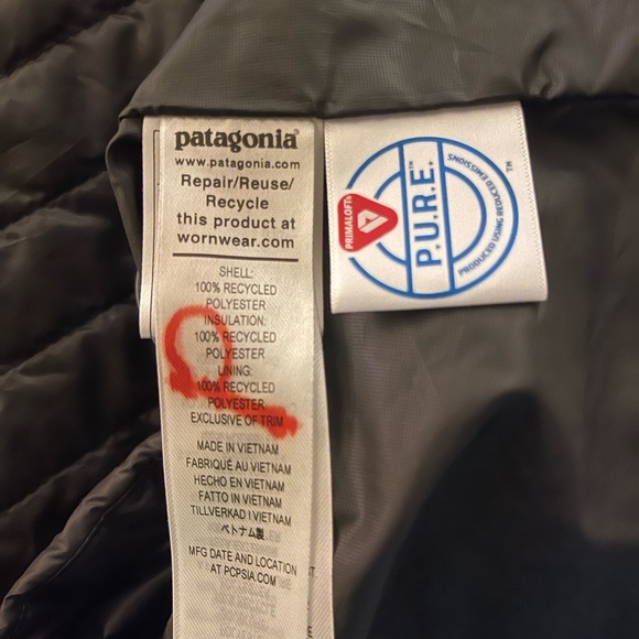 Patagonia Women's Black Hooded Full Zip Puffer Jacket - Picture 6 of 6